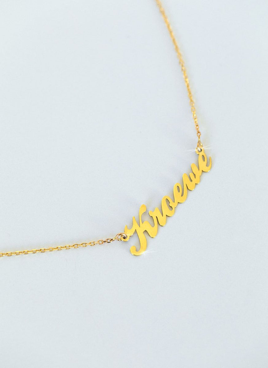 Carrie name necklace 14k gold - Studio Kroewe