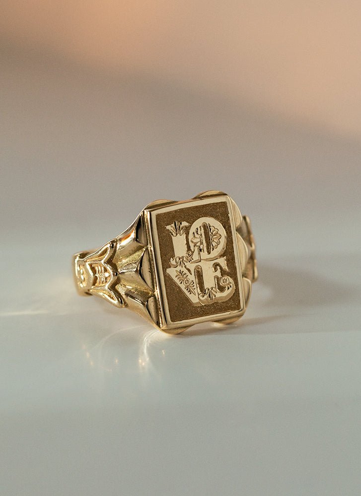 Studio Kroewe - Freya love signet ring 14k gold