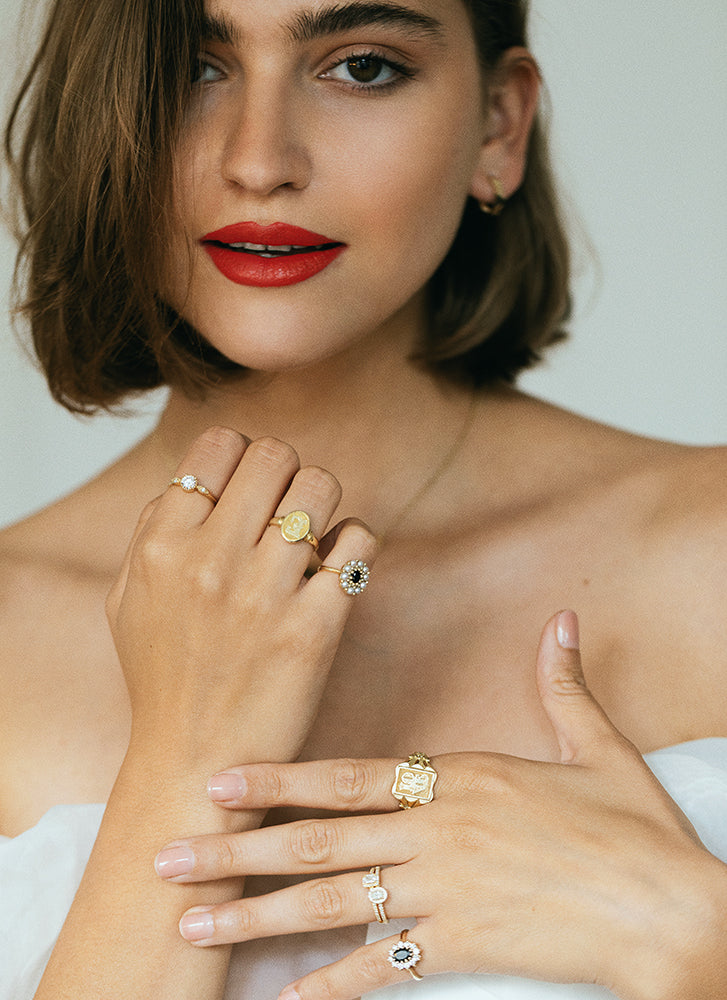 Betsy alfabet zegelring 14k goud
