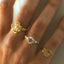 Dani zegel ring - Kroewe script 14k goud