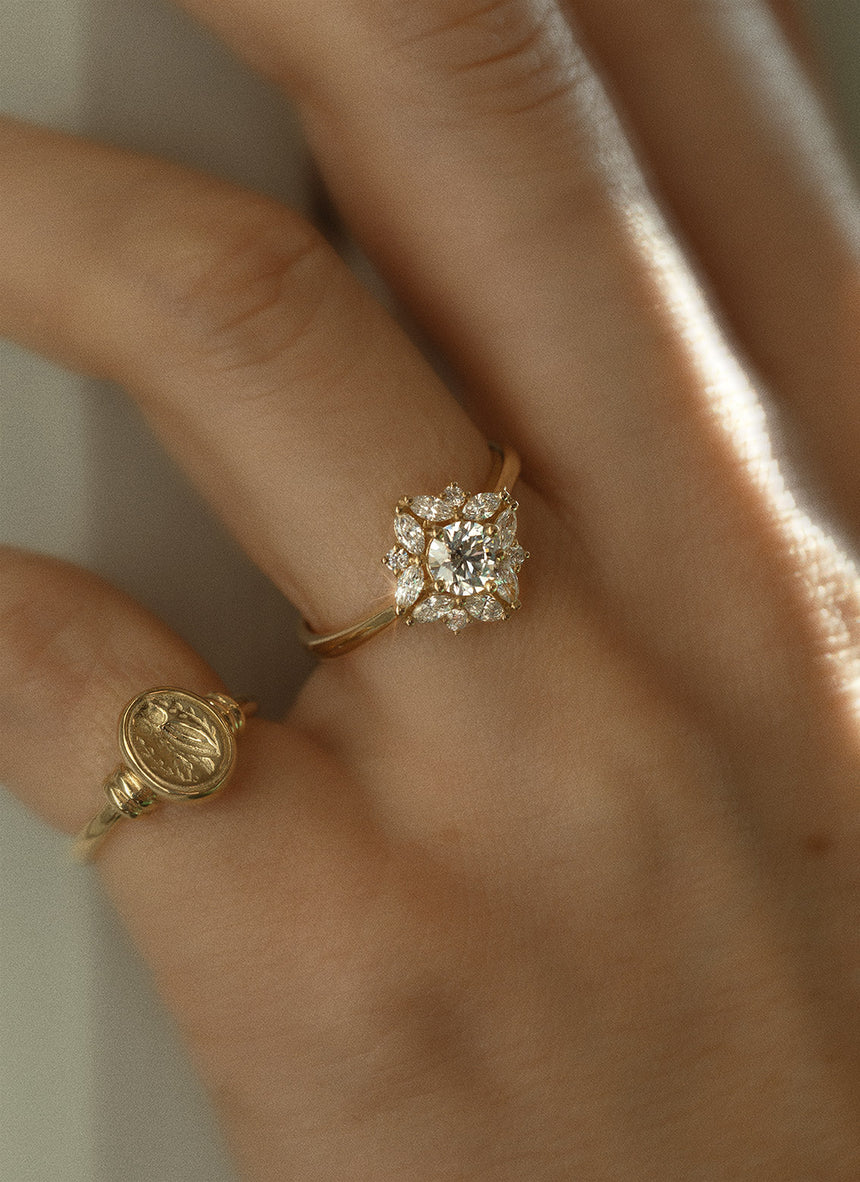 Violet brilliant cut entourage diamond ring 14k gold