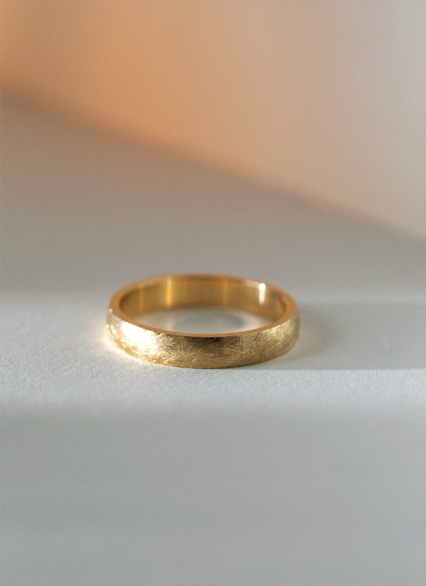 The gent aiden brushed ring 14k gold