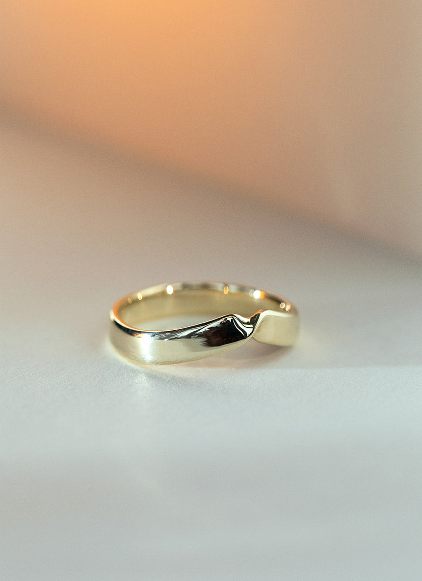 The gent archer ring 14k gold