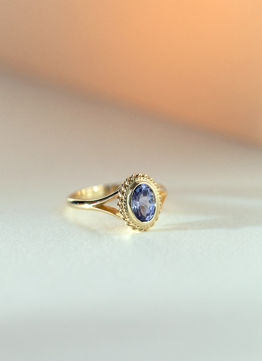 Limited Edition - Aurie tanzanite ring 14k gold