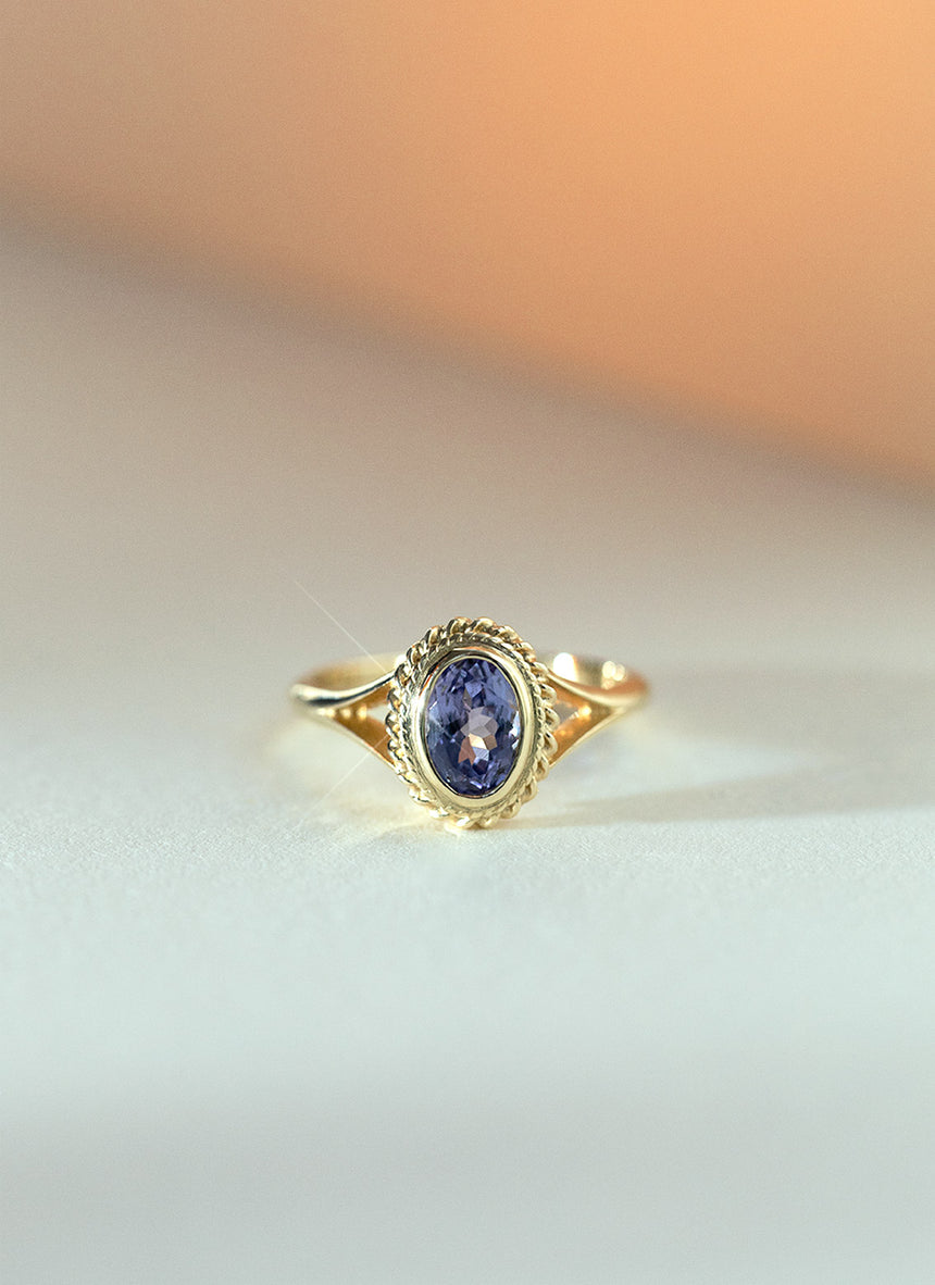 Limited Edition - Aurie tanzanite ring 14k gold
