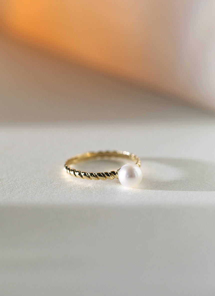 Dido pearl ring 14k gold