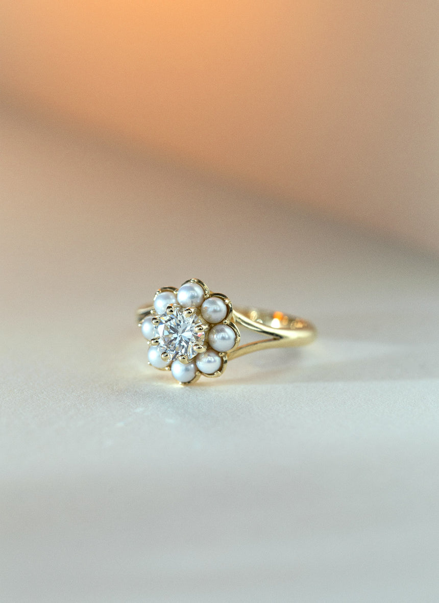 Lauren brilliant cut diamond pearl entourage ring 14k gold