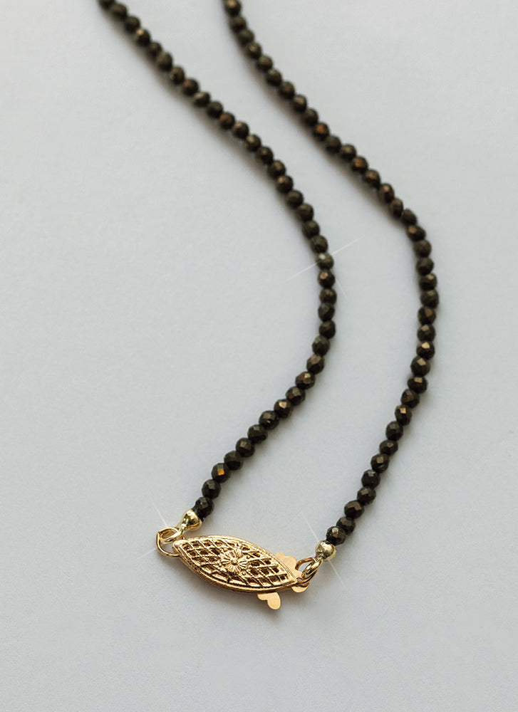 Lillie pyriet ketting met slotje voorkant 14k goud