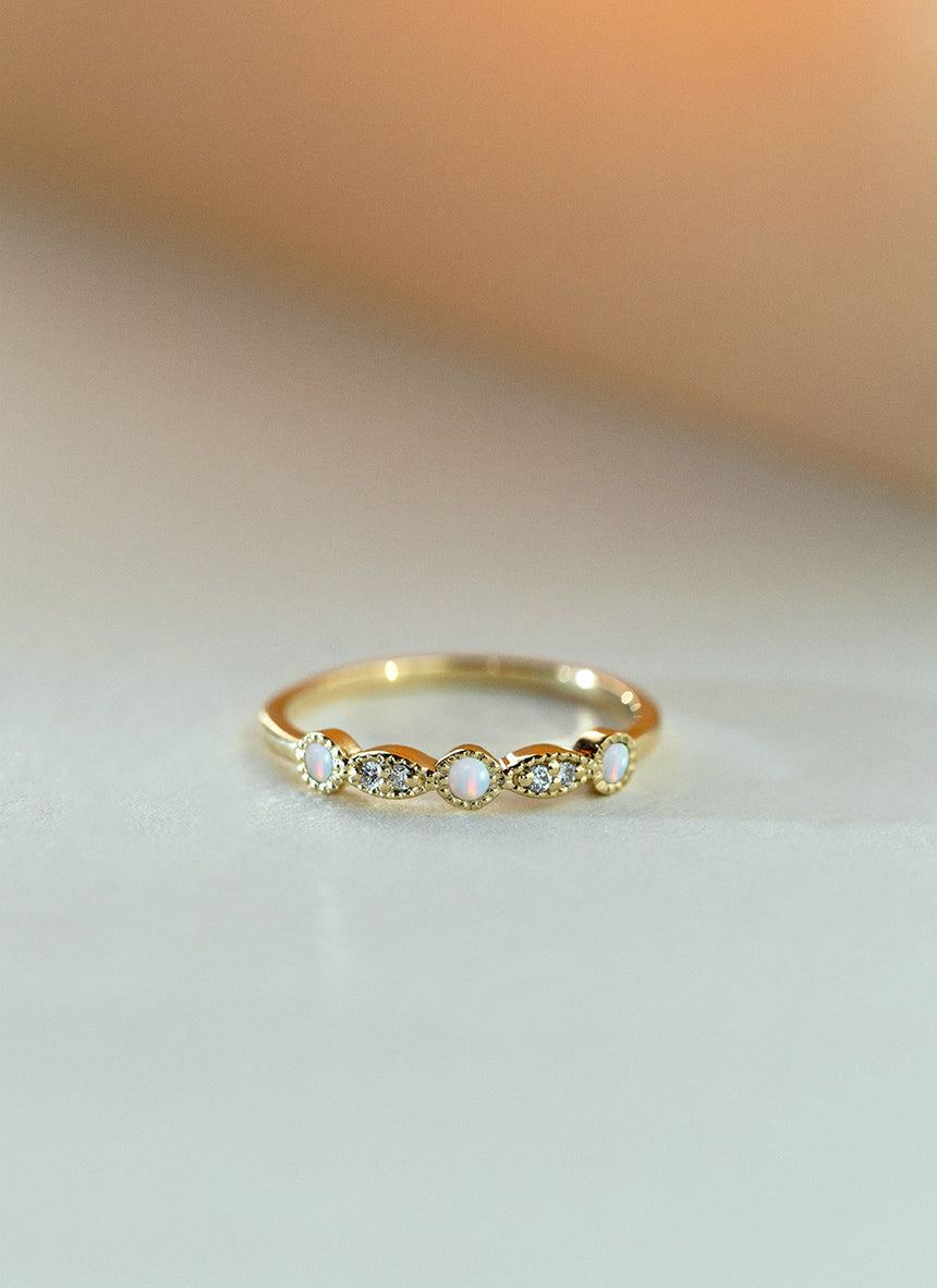 Caes garnet january birthstone ring 14k gold - Studio Kroewe