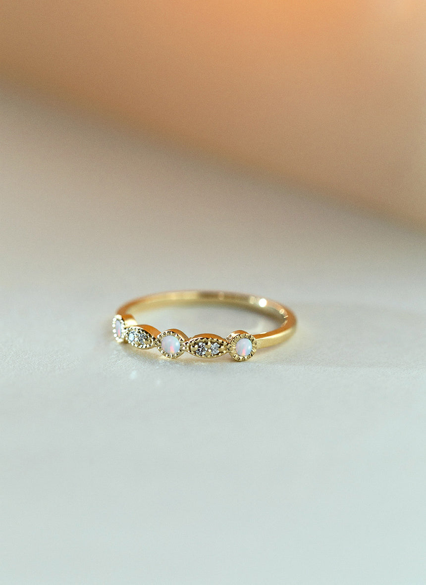 Caes garnet january birthstone ring 14k gold - Studio Kroewe