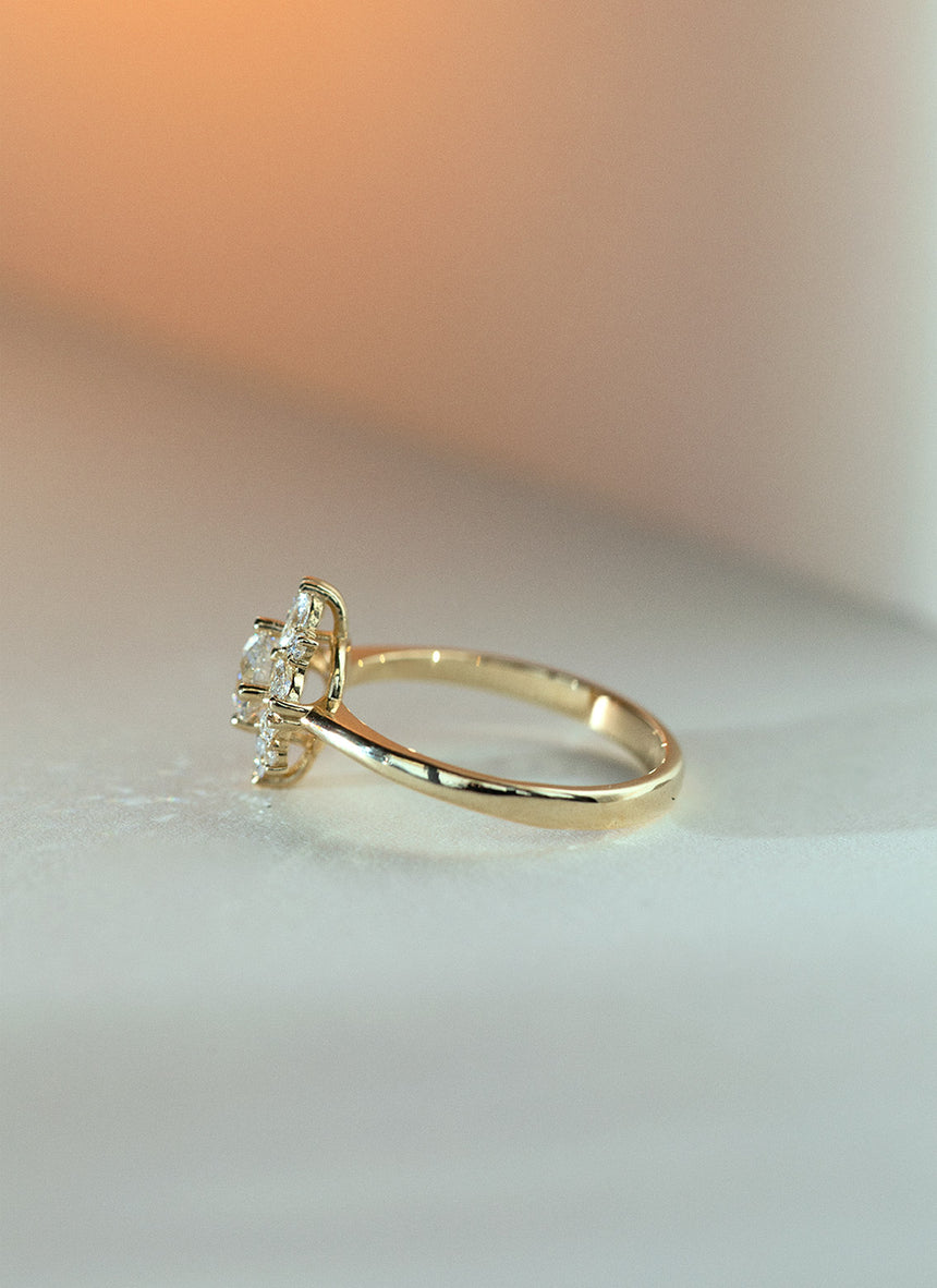 Violet brilliant cut entourage diamond ring 14k gold