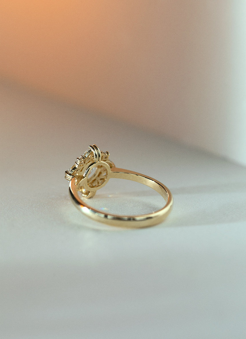 Violet brilliant cut entourage diamond ring 14k gold