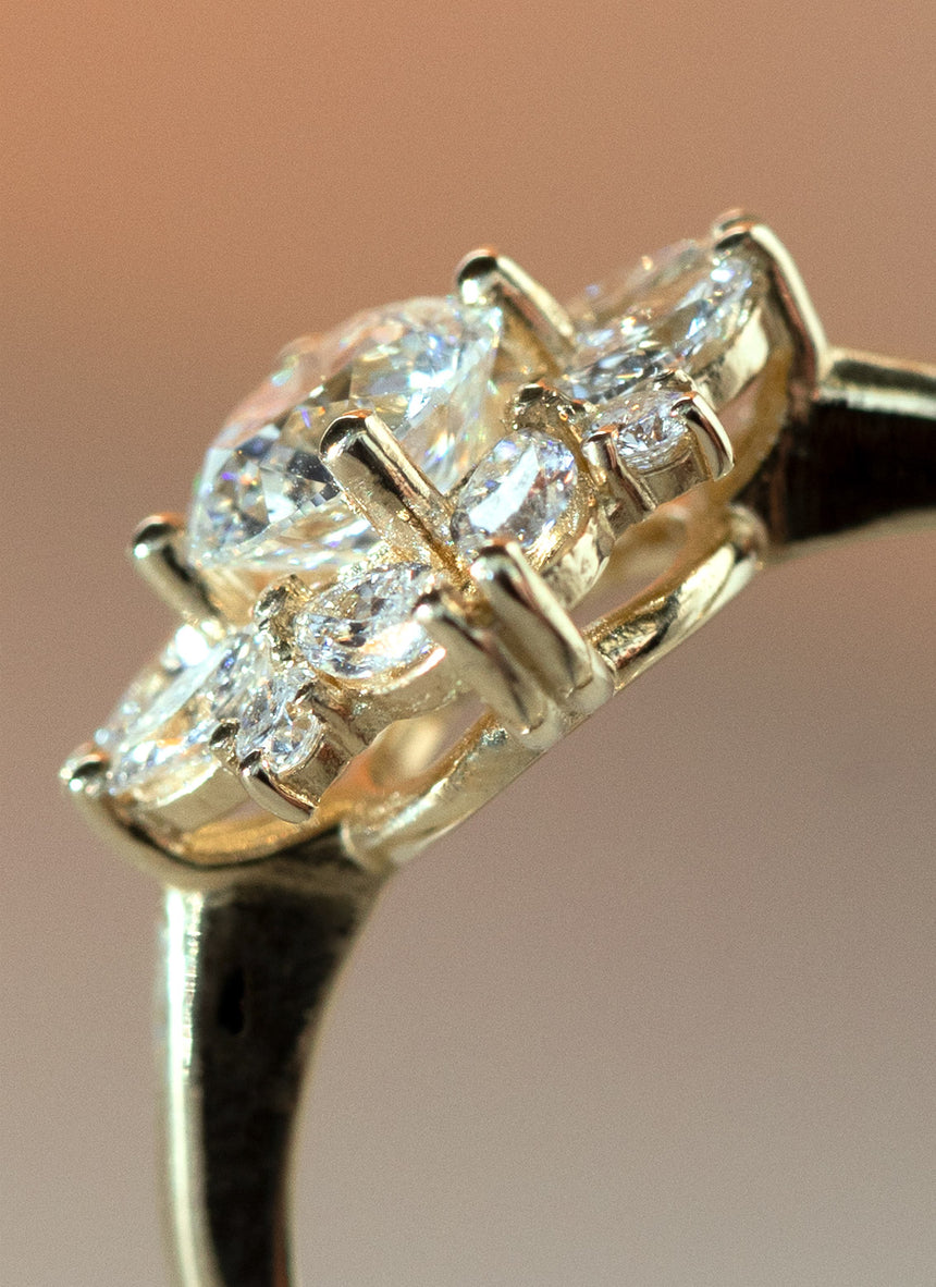 Violet brilliant cut entourage diamond ring 14k gold