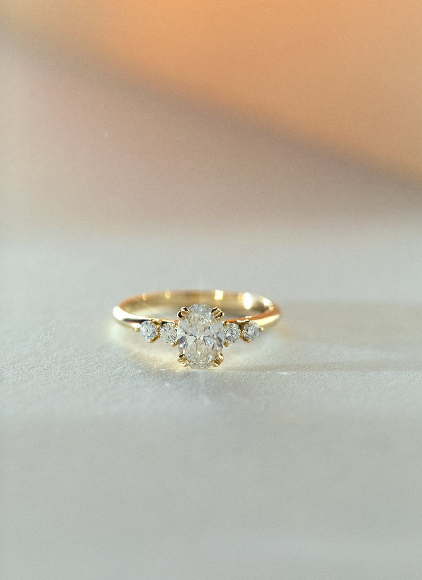 Alison oval diamond ring 14k gold - Studio Kroewe