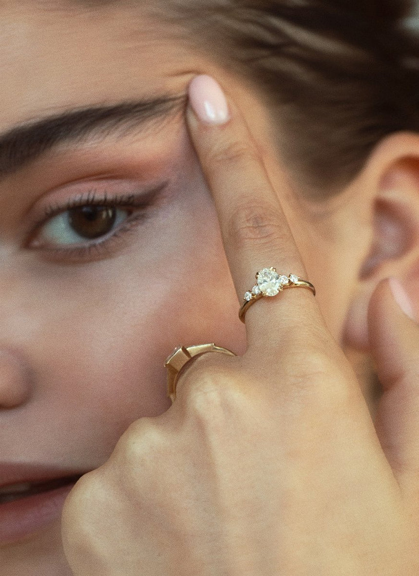 Noa emerald cut diamond ring 14k gold - Studio Kroewe