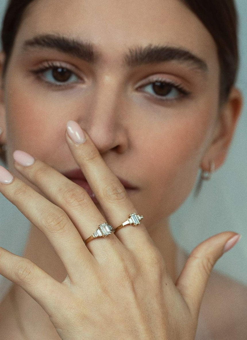 Noa emerald cut diamond ring 14k gold - Studio Kroewe