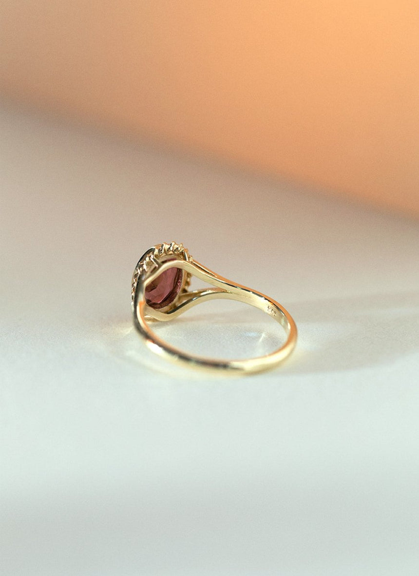 Aurie garnet ring 14k gold - Studio Kroewe