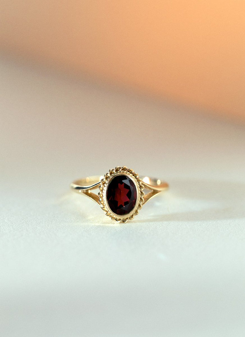 Limited Edition - Frankie golden beryl ring 14k gold - Studio Kroewe