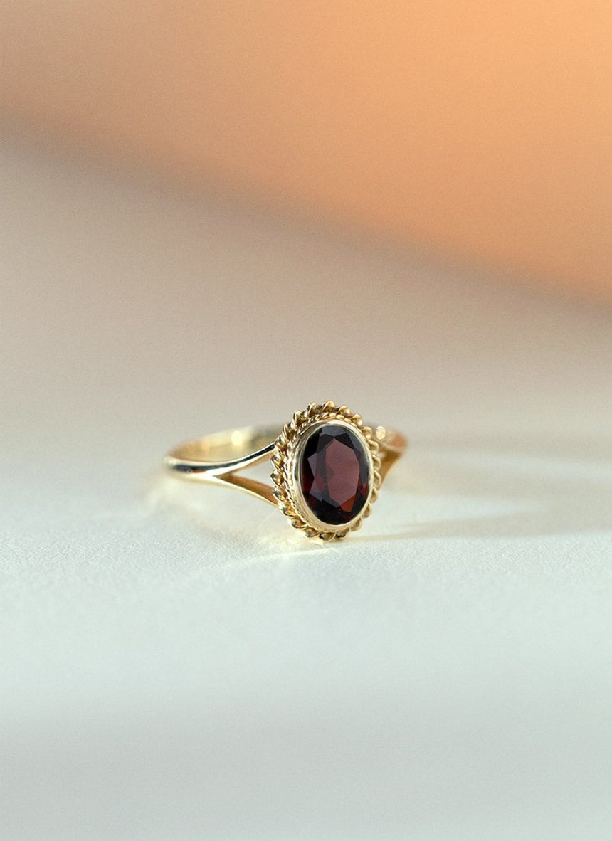 Limited Edition - Frankie golden beryl ring 14k gold - Studio Kroewe