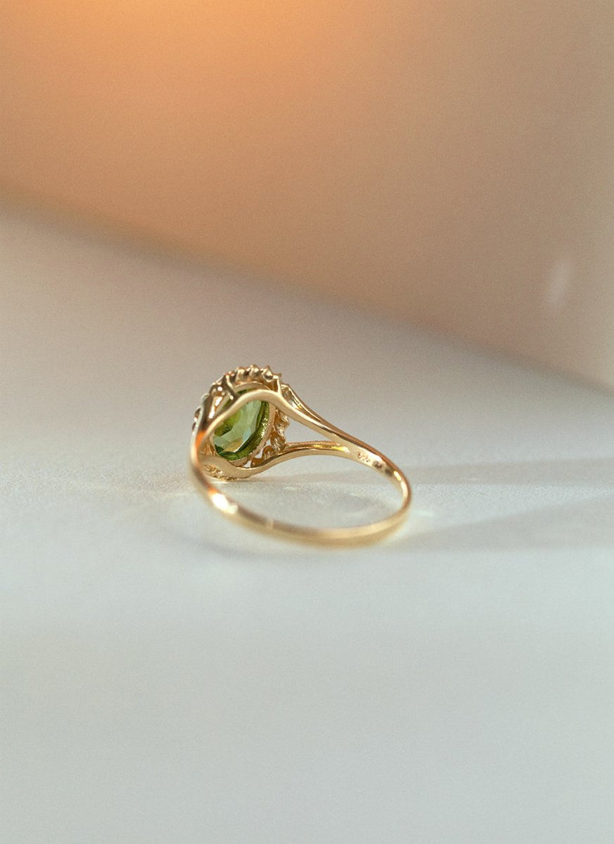 Aurie peridot ring 14k gold - Studio Kroewe