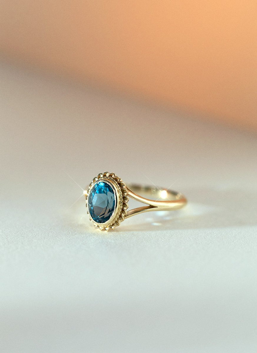 Aurie topaz ring 14k gold - Studio Kroewe