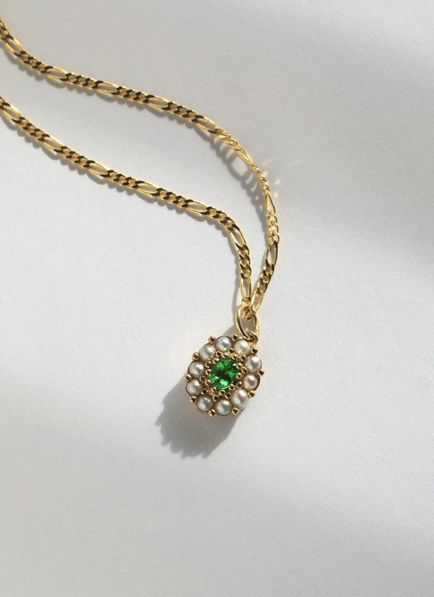 Billie flower tsavorite pearl entourage charm 14k gold - Studio Kroewe