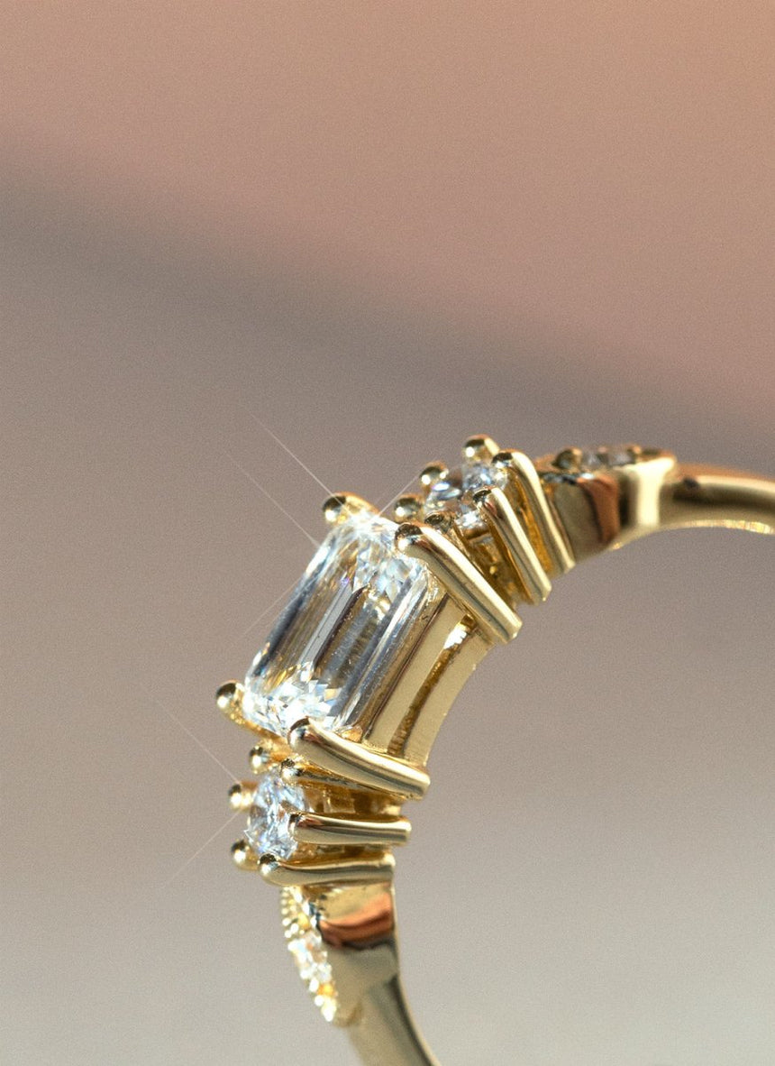 Brett emerald cut diamond ring 14k gold - Studio Kroewe