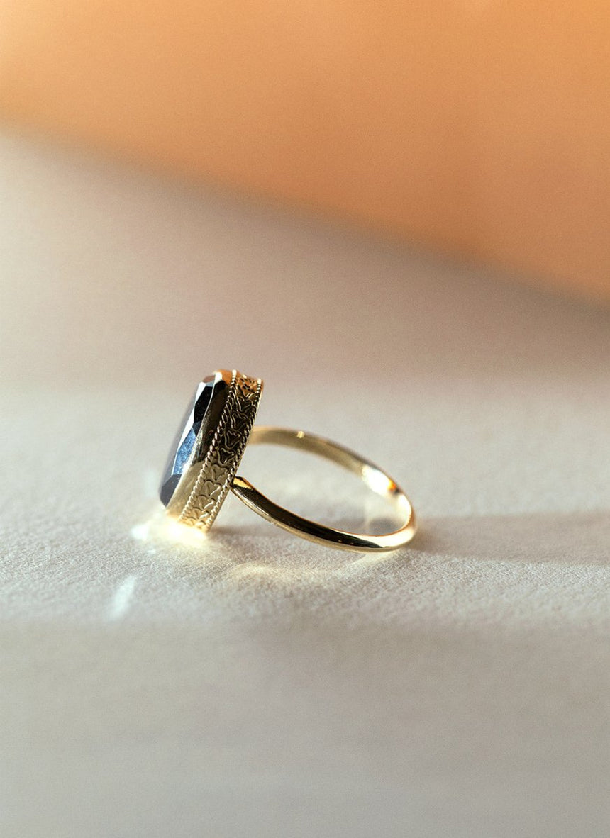 Buffy hematite ring 14k gold - Studio Kroewe