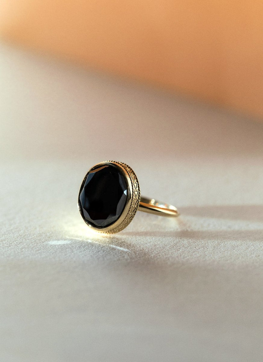Buffy hematite ring 14k gold - Studio Kroewe