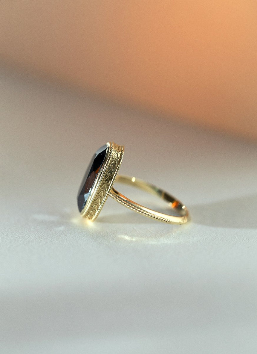 Buffy hematite ring 14k gold - Studio Kroewe
