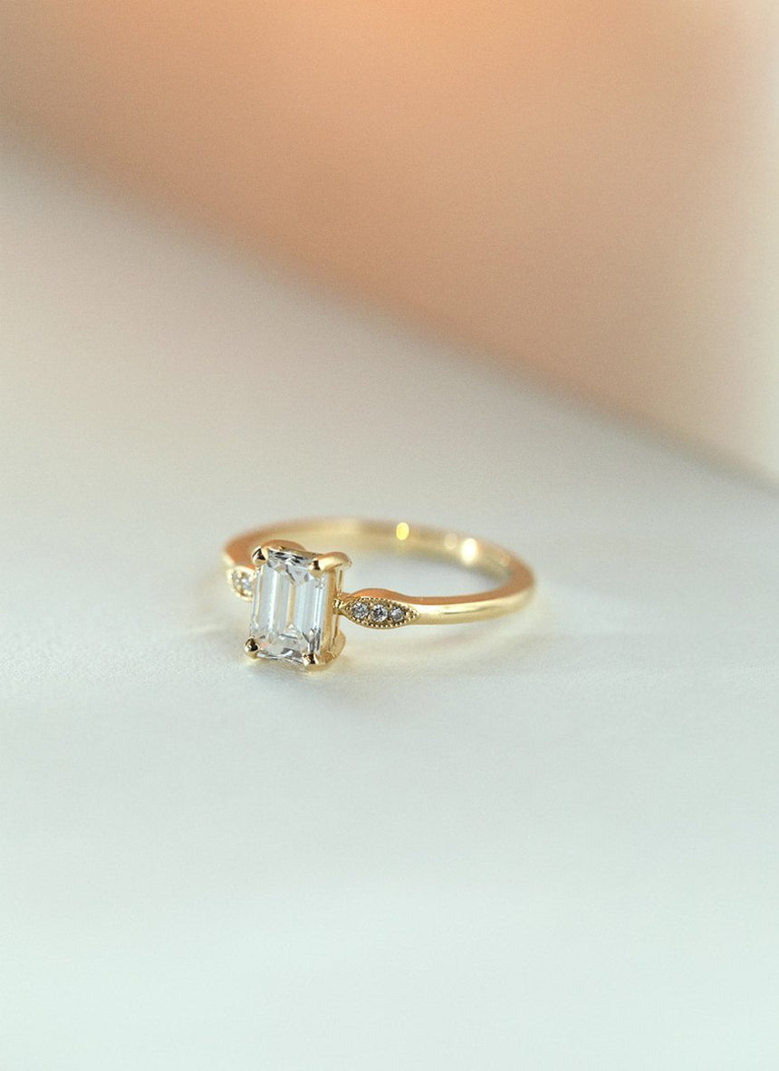 Ciri emerald cut diamond ring 14k gold - Studio Kroewe