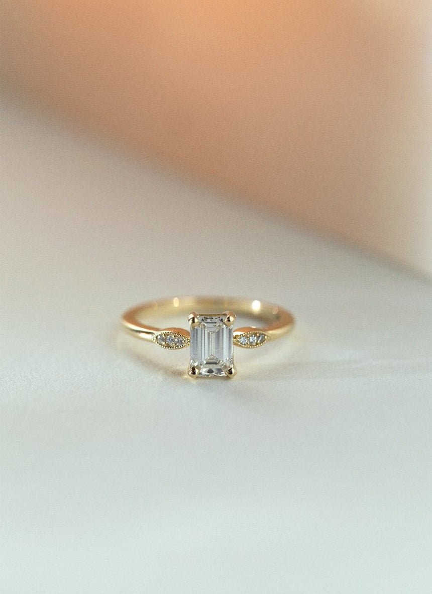 Ciri emerald cut diamond ring 14k gold - Studio Kroewe