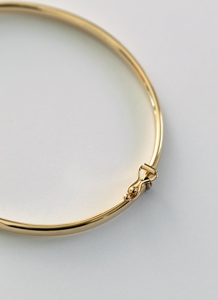 Classic oval 4mm bangle 14k gold - Studio Kroewe