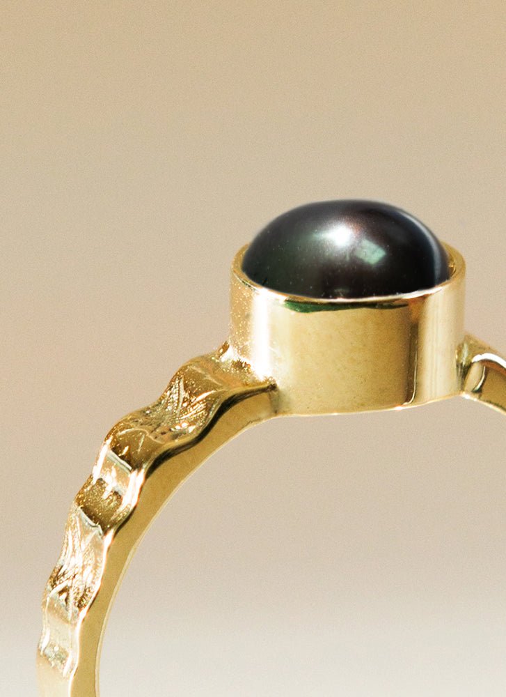 Coco black pearl ring 14k gold - Studio Kroewe