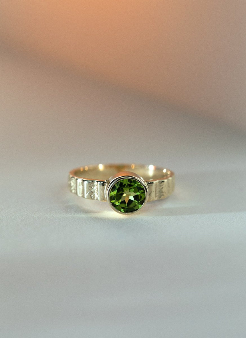 Coco peridot ring 14k gold - Studio Kroewe