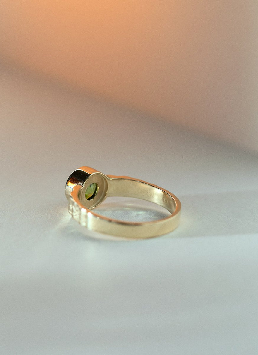 Coco peridot ring 14k gold - Studio Kroewe