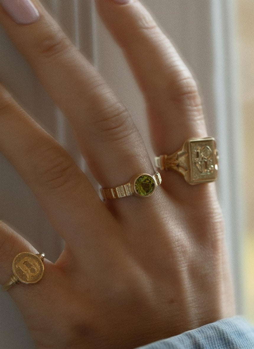 Coco peridot ring 14k gold - Studio Kroewe