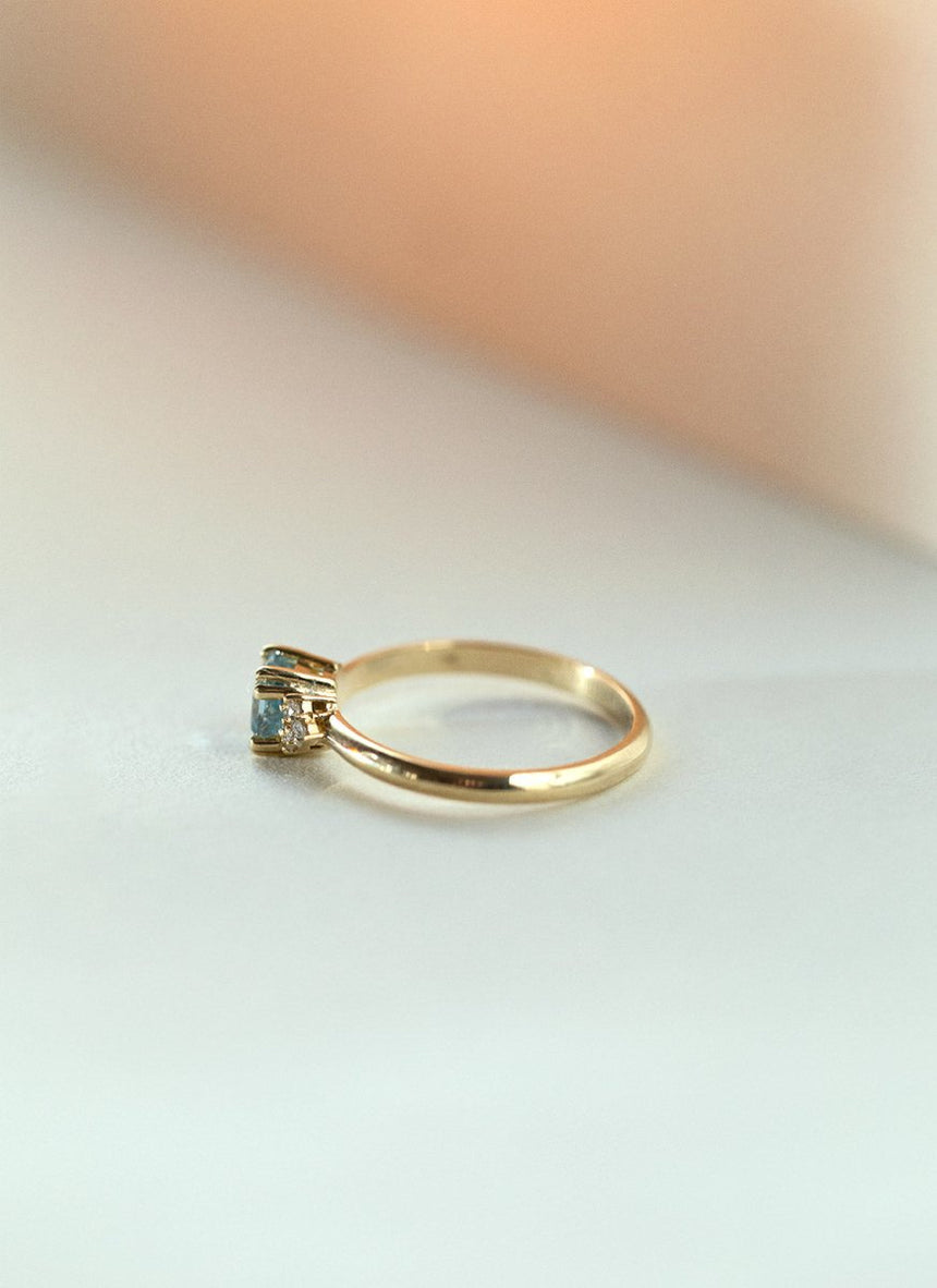 Daisy aquamarine diamond ring 14k gold - Studio Kroewe