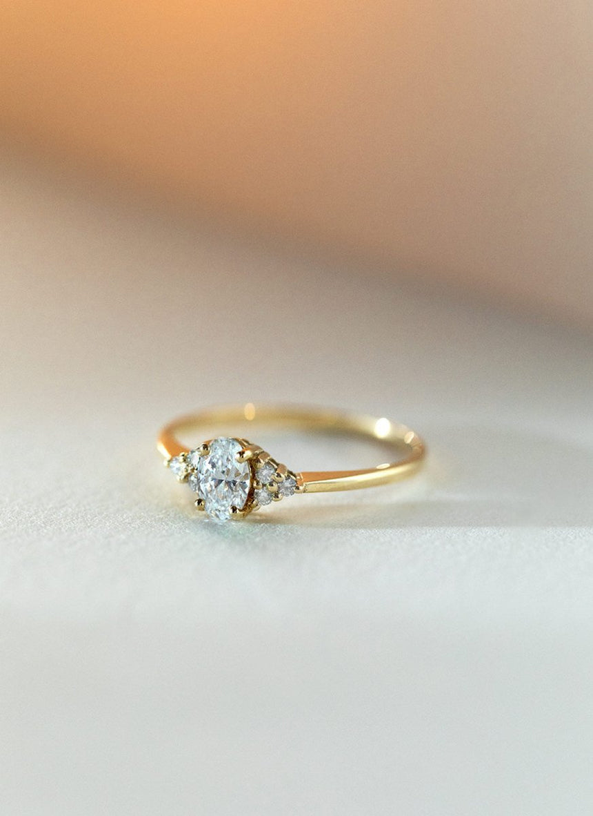 Dakota oval diamond 0.5ct ring 14k gold - Studio Kroewe