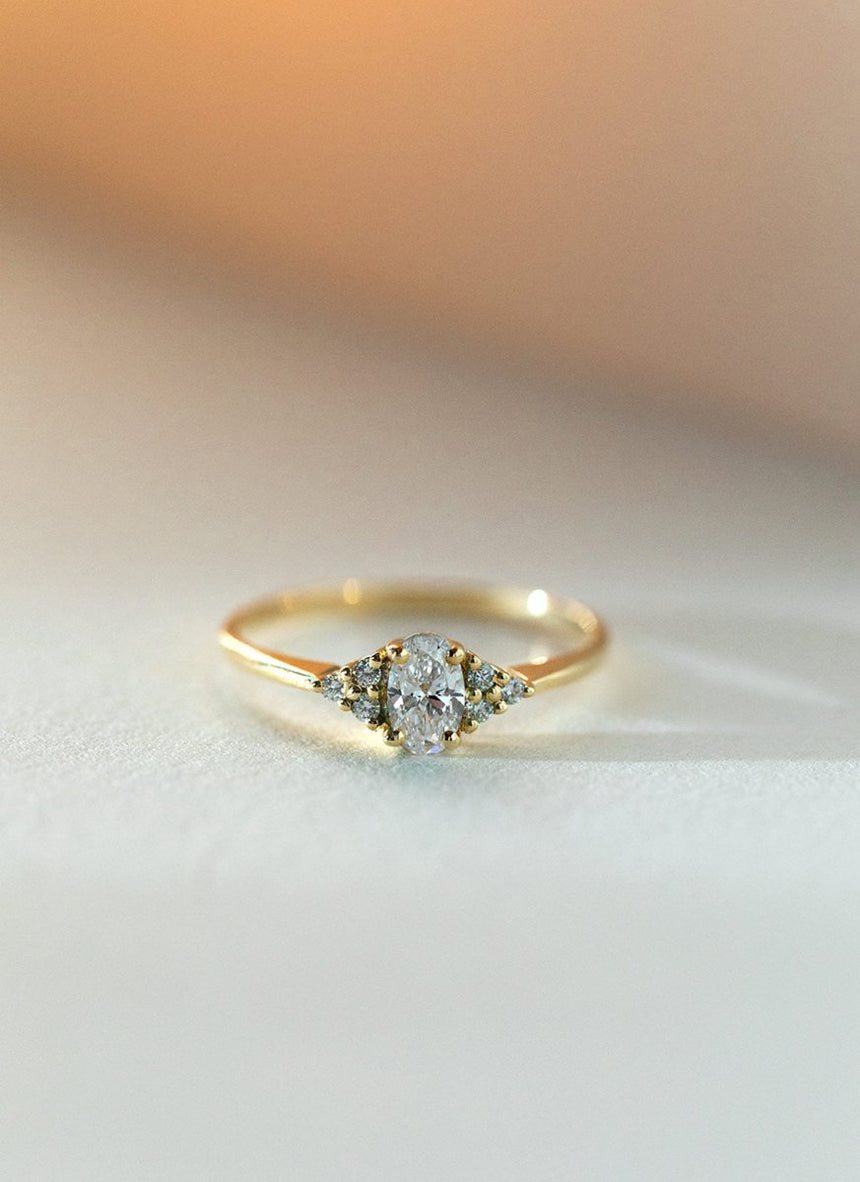 Dakota oval diamond 0.5ct ring 14k gold - Studio Kroewe