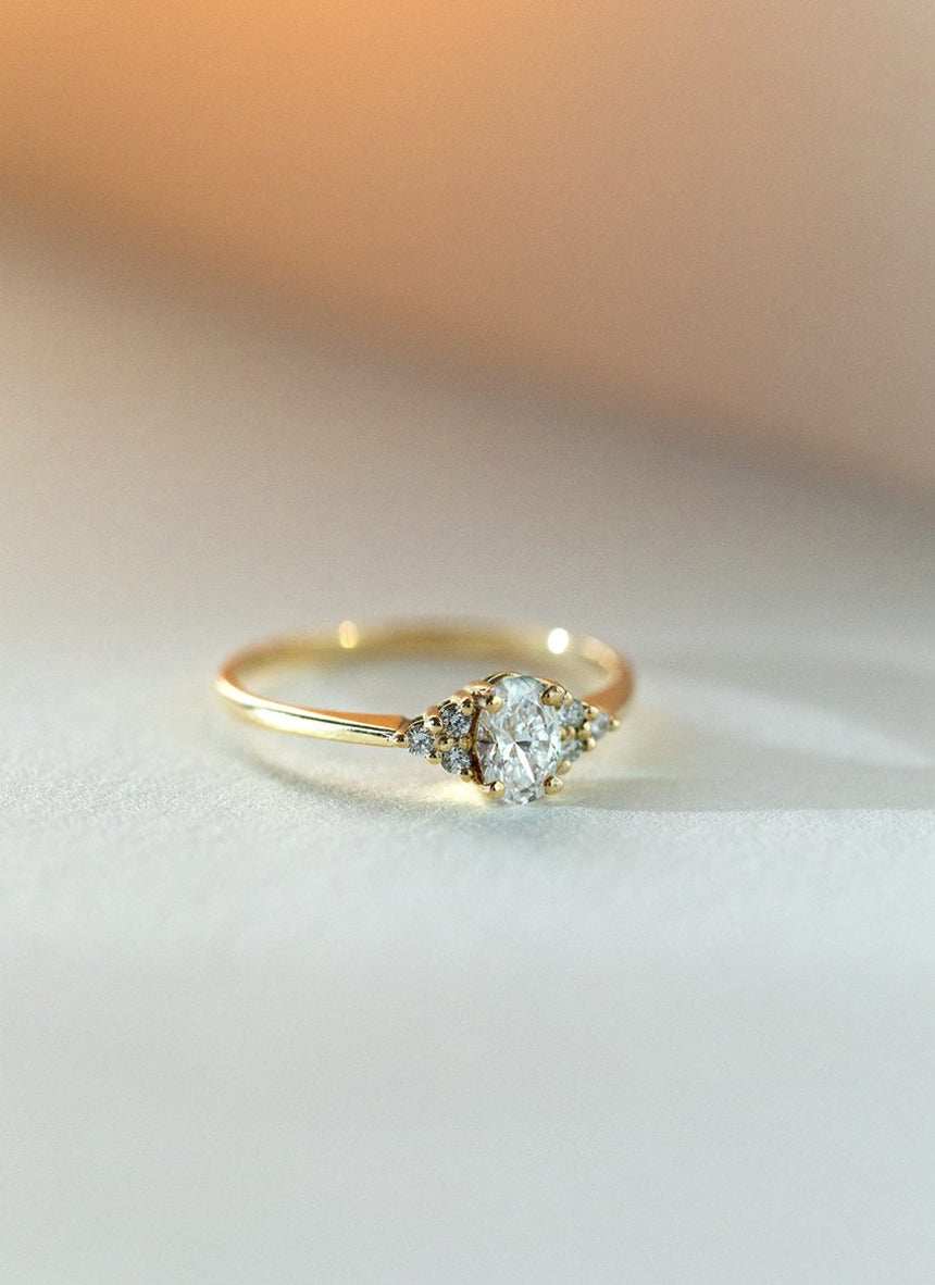 Noa emerald cut diamond ring 14k gold - Studio Kroewe