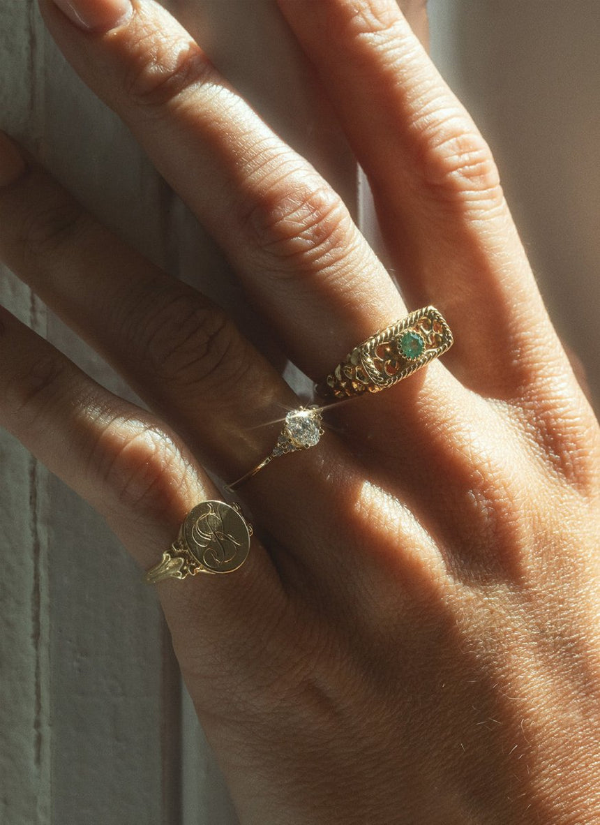Noa emerald cut diamond ring 14k gold - Studio Kroewe