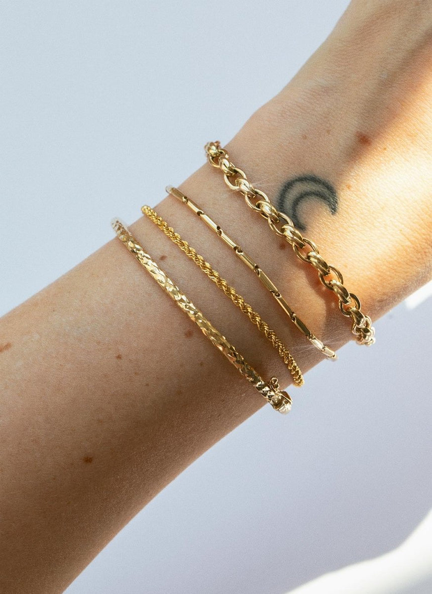 Diamond cut 3mm bangle 14k gold - Studio Kroewe