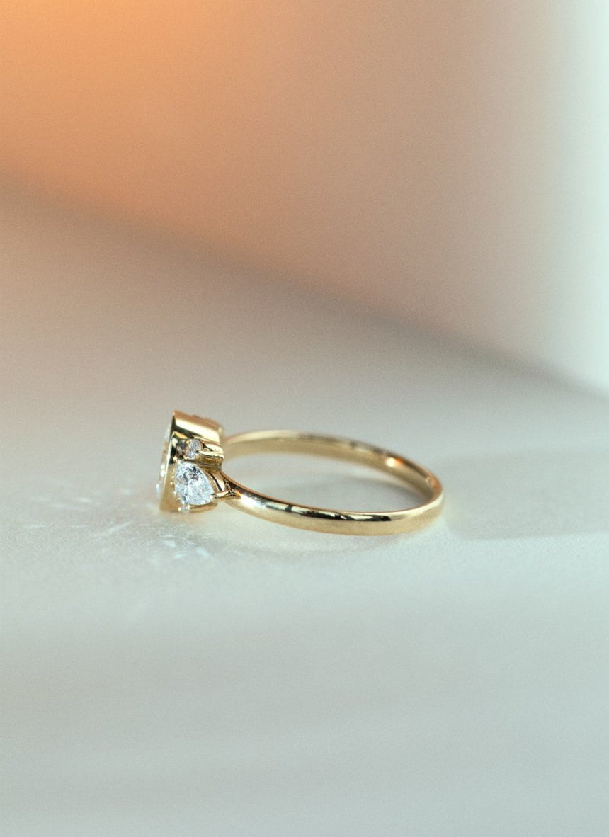 Dieko oval cut diamond bezel set ring 14k - Studio Kroewe