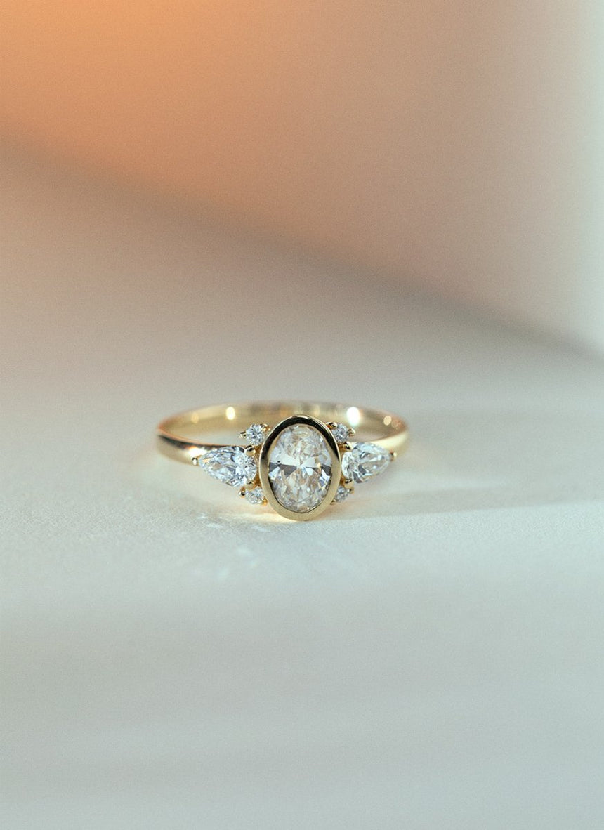 Dieko oval cut diamond bezel set ring 14k - Studio Kroewe