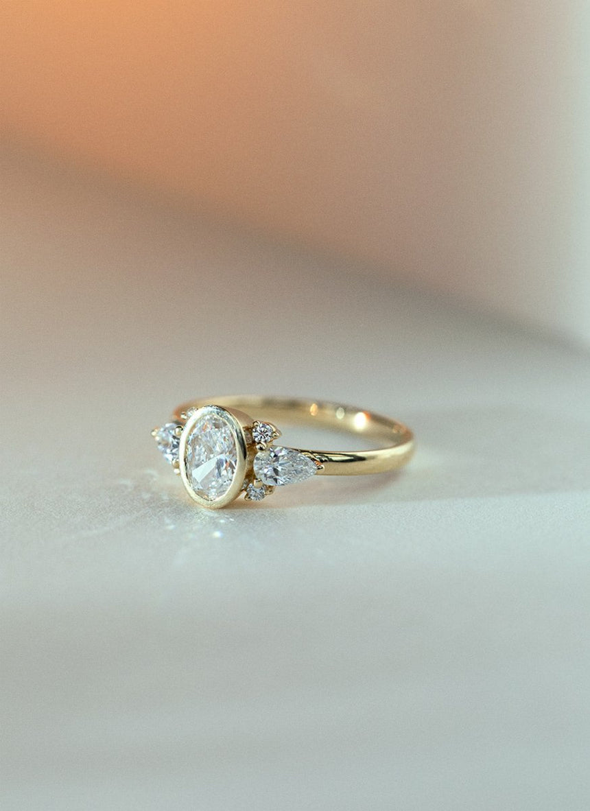 Dieko oval cut diamond bezel set ring 14k - Studio Kroewe