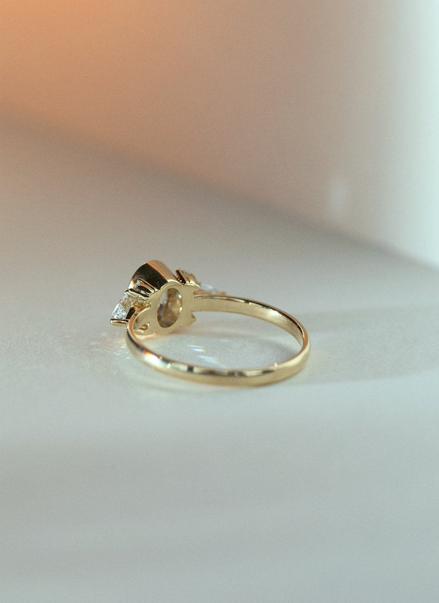 Dieko oval cut diamond bezel set ring 14k - Studio Kroewe