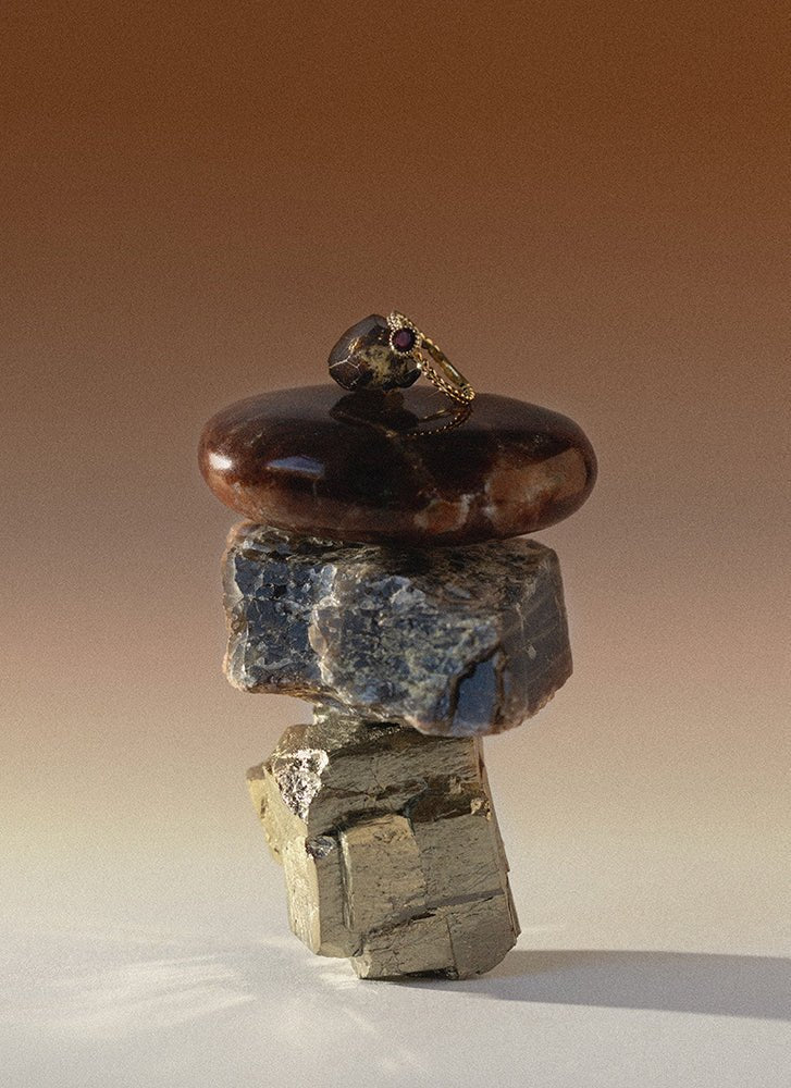 Edie garnet january birthstone ring 14k gold - Studio Kroewe