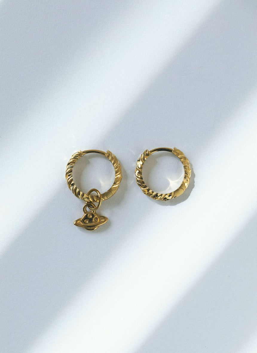 Faye twist earrings 14k gold - Studio Kroewe