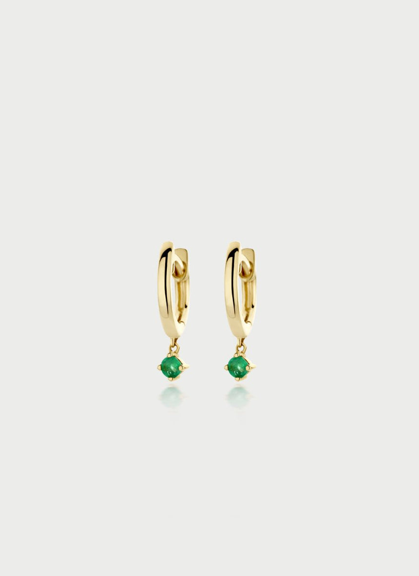 Finn emerald single huggie 14k gold - Studio Kroewe